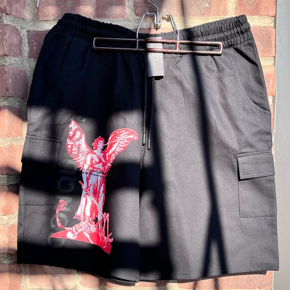 ⚫️🔴⚪️Boohoo Man Black Medium Men’s Cargo Shorts